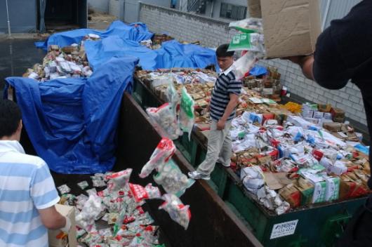   ‘불량만두’ 파동에 휘말린 진영식품 파…