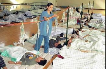 식중독이 잦은 여름철,가정은 물론 기숙사나 양로원 등 집단급식소나 병원 등에서 음식을 다룰 때는 철저한 소독 등 예방수칙을 잘 지키는 것이 중요하다. 서울신문 포토라이브러리