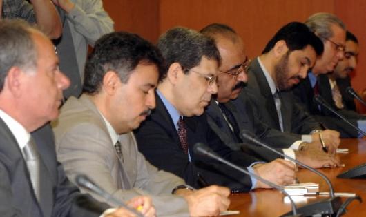 주한 중동국 대사들이 21일 외교통상부 청사에서 최영진 차관으로부터 피랍된 김선일씨의 무사 귀환을 위해 힘써 줄 것을 요청받고 있다. 안주영기자 jya@seoul.co.kr