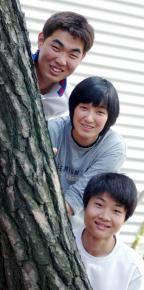 아테네올림픽 금메달을 노리는 양궁 임동현,태권도 황경선,사격 천민호(위부터) 등 3명의 고교생 국가대표가 올림픽 개막 50일을 앞두고 태릉선수촌에서 함께 포즈를 취했다.  이언탁기자 utl@seoul.co.kr