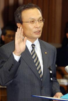 이해찬 국무총리 후보 지명자가 24일 국회에…