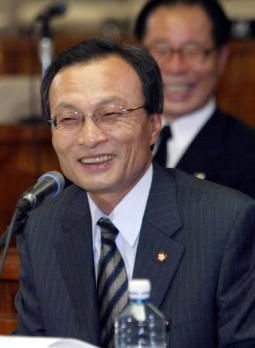 이해찬 총리후보자 청문회장에서 여유있는 …