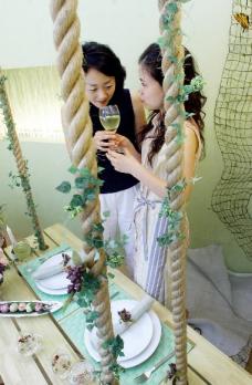 눈까지 즐거워야 한다. 식탁위의 웰빙바람이 한창이다. 사진은 나무그네를 이용한 웰빙 식탁(채경아) 정연호 기자 tpgod@seoul.co.kr