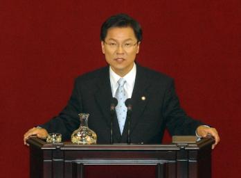 열린우리당 천정배 원내대표가 1일 오전 국회 본회의에서 교섭단체 대표연설을 하고 있다. 오정식기자 oosing@seoul.co.kr