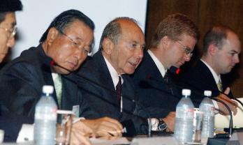 2일 서울 신라호텔에서 개최된 제17차 한·미 재계회의에서 조석래(왼쪽) 한국위원장(효성 회장)을 비롯한 참가자들이 양국의 현안을 논의하고 있다. 이언탁기자 utl@seoul.co.kr