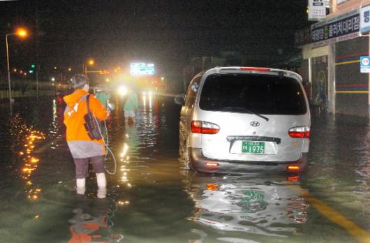 제7호 태풍 민들레 북상 영향으로4일 새벽 …