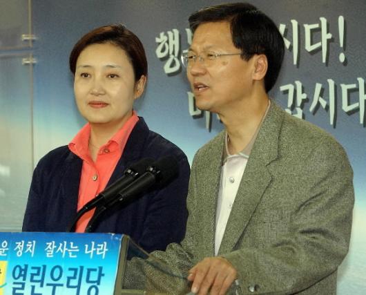 열린우리당 천정배(오른쪽) 원내대표가 4일…