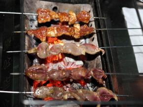 옌지시 중심가 골목에 있는 '뀀점'의 꼬치구…