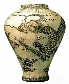 지난 96년 뉴욕 크리스티 경매에서 세계 도자기사상 최고가인 64억원에 팔린 철화백자 용문항아리.형체나 피부의 색깔,용의 발톱이 3조인 것 등으로 보아 왕실에서 사용하기 위해 특별히 만든 관요 사기로 보인다.