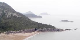 한여름에도  인적이 드문 도초도 시목해수욕…