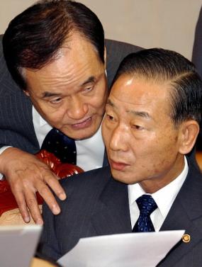 20일 청와대에서 열린 국무회의에 앞서 권진…