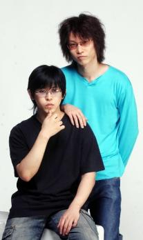 공학도 출신의 신인 록밴드 MOT의 이언(왼쪽…