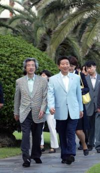 노무현 대통령과 고이즈미 준이치로 일본 총…