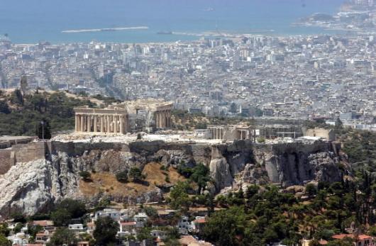 그리스 아테네 최고의 보석으로 꼽히는 아크로폴리스.왕관처럼 얹혀진 파르테논신전과 가장 신성한 곳에 세워졌다는 에렉테이온 등 수천년 영욕의 흔적들이 가득하다.