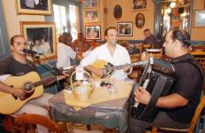 전통악기 부즈키 연주