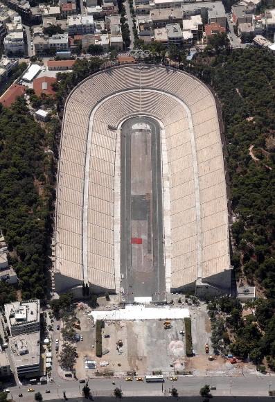 108년 전 제1회 근대올림픽이 열린 파나티나이코 스타디움.다음달 13일 막을 올리는 제28회 아테네올림픽의 양궁경기가 치러지며,대회 하이라이트인 마라톤의 결승점도 이곳이다. 아테네(그리스) 김명국특파원 daunso@seoul.co.kr