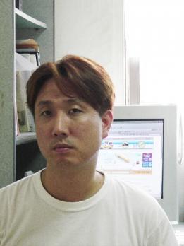 지금 세상과 만나는 유일한 창인 컴퓨터 앞…