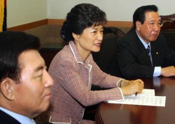 한나라당 박근혜 대표가 16일 서울 염창동 …