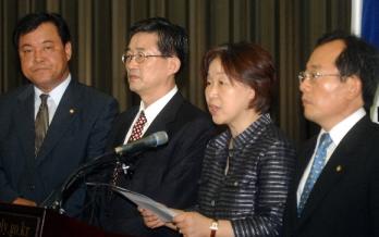 한나라당과 야4당 정책위의장단 대표들이 1…