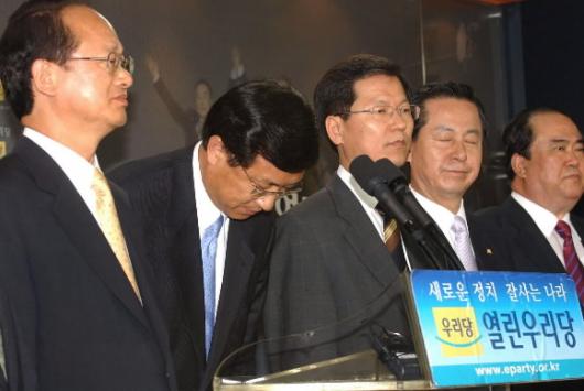 열린우리당 신기남 전 의장이 19일 부친의 …