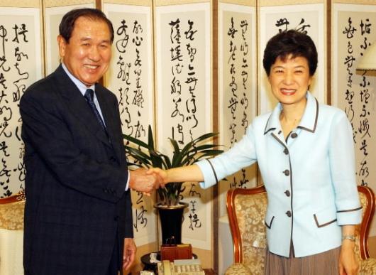   한나라당 박근혜 대표가 20일 노태우 전 …