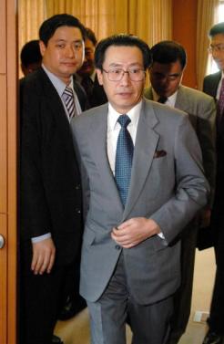 우다웨이 중국 외교부 신임 아시아 담당부부장이 지난 23일 서울 세종로 외교통상부 청사에서 최영진 차관과 회담을 마치고 덤덤한 표정으로 회담장을 나서고 있다. 서울신문 포토라이브러리