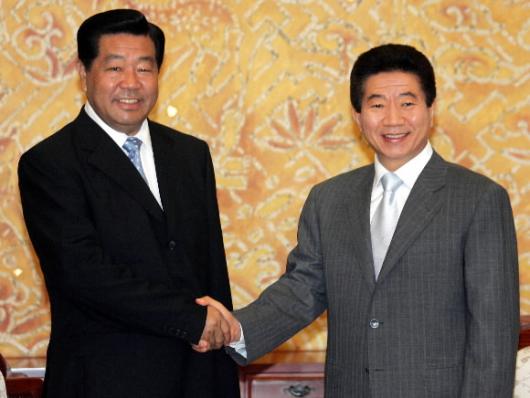 노무현 대통령이 27일 청와대를 예방한 자칭…