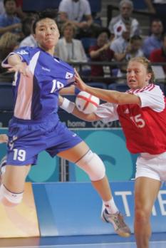 한국의 라이트백 최임정(왼쪽)이 29일 여자…