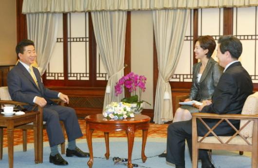   노무현 대통령이 5일 MBC ‘시사매거진 2…