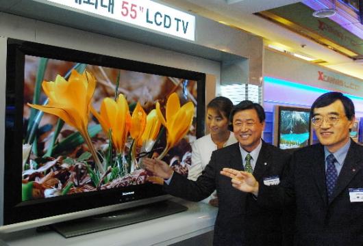 55인치 LCD TV가 LG전자에 의해 세계 최초로…