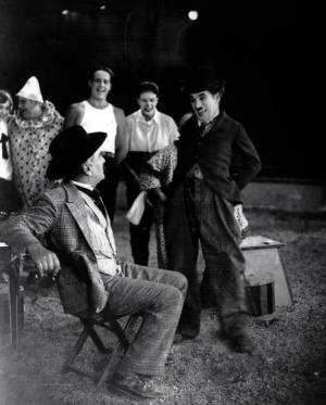 하루의 행락, 서커스