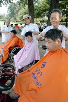 소외된 이웃을 찾아 20여년째 봉사를 하고 …