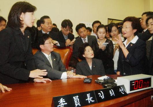 16일 오후 국회 정무위원회의에서 나경원·…