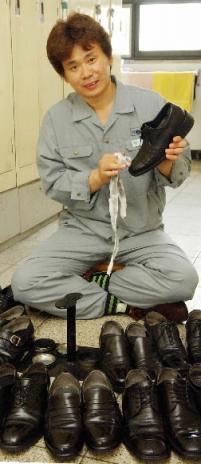 이민수씨가 17일 점심시간을 이용해 동료들…