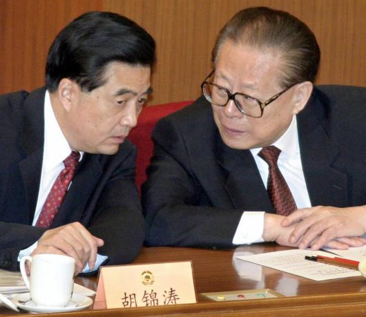 후진타오(사진 왼쪽)와 장쩌민.
