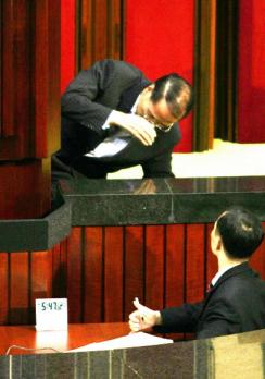 한나라당 김용갑 의원이 23일 국회 본회의에…