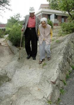 1일 오후 서울 강북구 미아동의 한 경로당을…