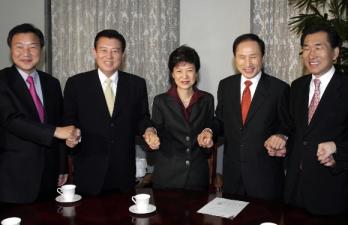 한나라당 박근혜 대표가 1일 아침 국회에서…