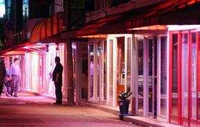 성매매특별법 시행 10일째인 3일 새벽 서울…