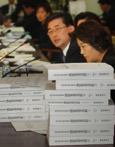 4일 서울 세종로 정부중앙청사에서 열린 국…