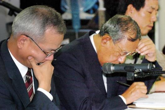 4일 건설교통부의 국정감사장에서 증인으로…