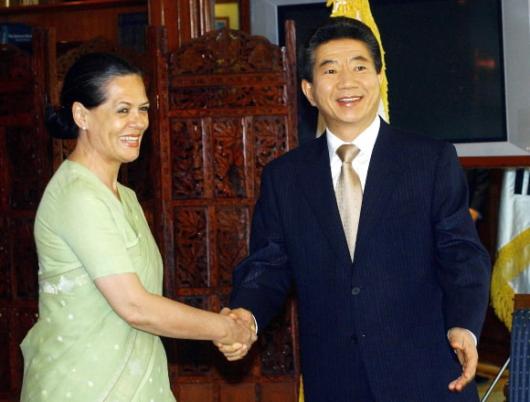 인도를 국빈 방문한 노무현 대통령이 6일(현…