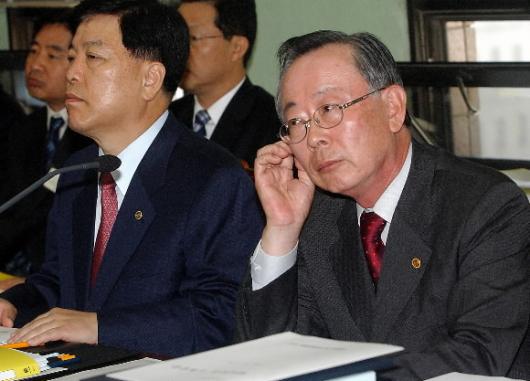 이헌재(오른쪽) 부총리 겸 재정경제부 장관…