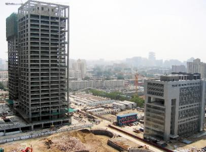 베이징 칭화대학 인근에서 과학기술과 경제건설을 연계한다는 목표 아래 중국이 전략적으로 육성하는 교판(校辦)기업들이 입주할 건물 공사가 한창이다. 베이징 김재천특파원