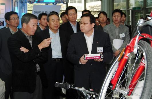 구본무(왼쪽부터 오른쪽으로) LG 회장,성재…