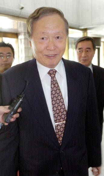 질문 받는 憲裁소장