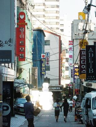 성매매 방지 특별법 발효 이후 전국 유흥가…