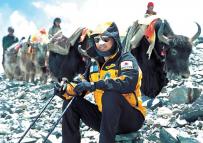 히말라야를 등정하던중 잠시 쉬고 있는 강태…