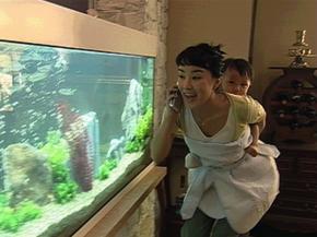 주인공 엄정화의 연기 장면.