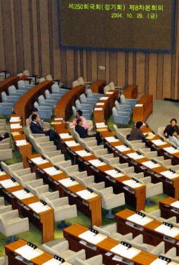 이해찬 총리의 ‘한나라당 폄하’ 발언을 둘…